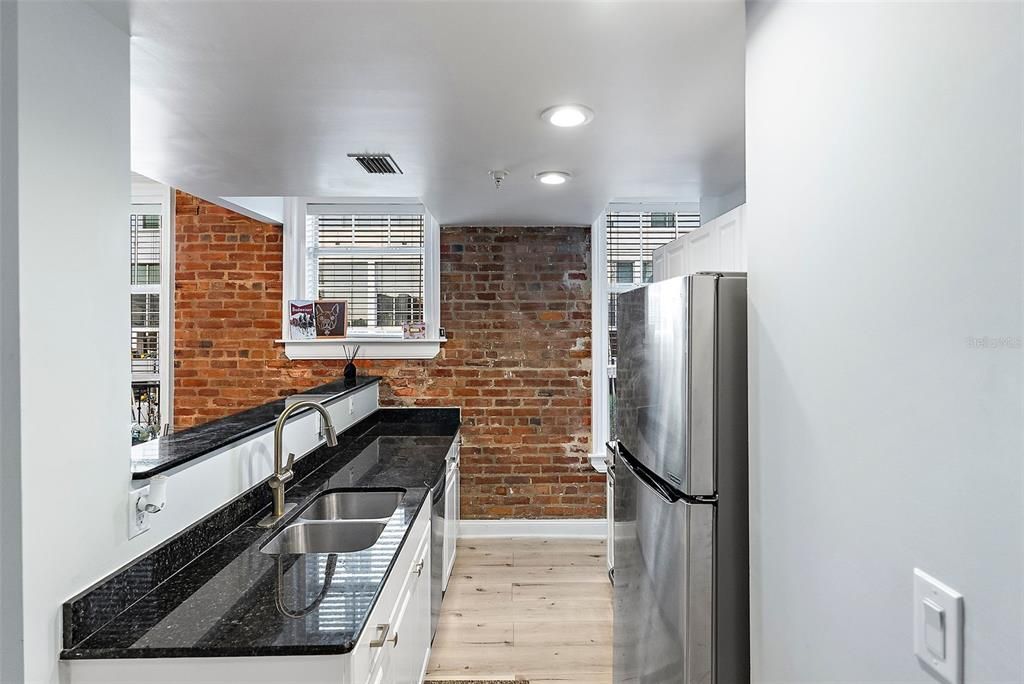 For Sale: $599,000 (2 beds, 2 baths, 1065 Square Feet)