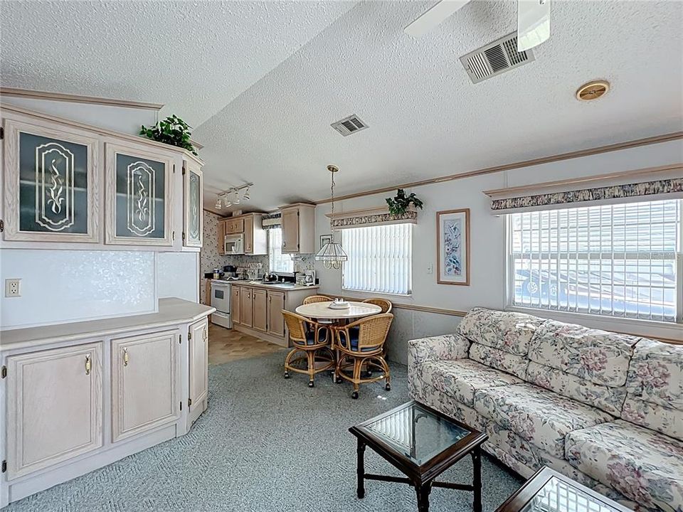 На продажу: $117,000 (1 спален, 1 ванн, 700 Квадратных фут)