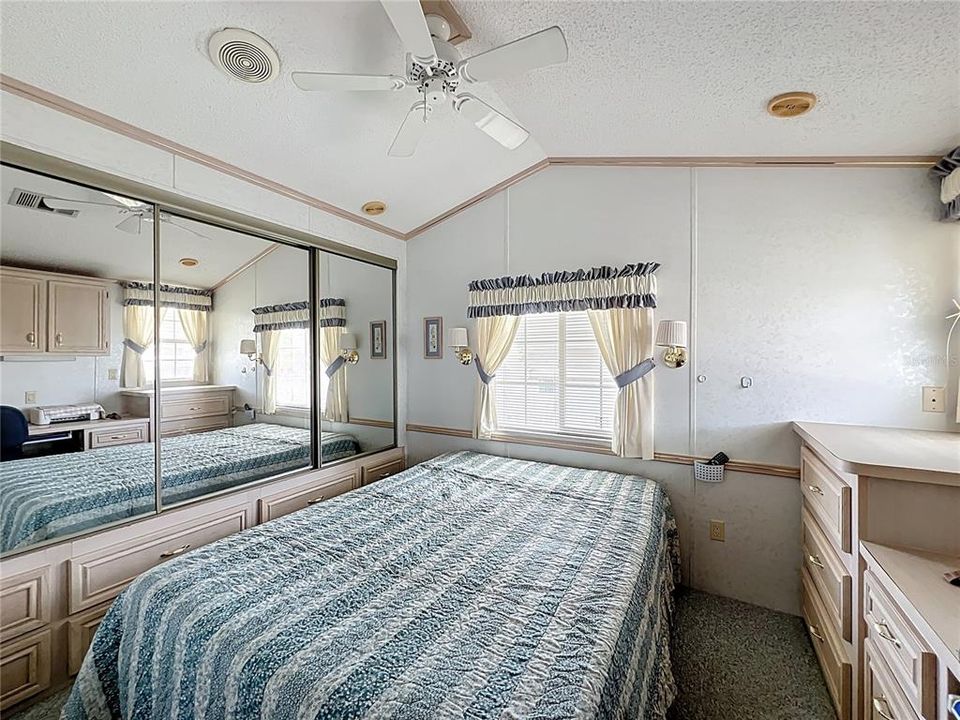 На продажу: $117,000 (1 спален, 1 ванн, 700 Квадратных фут)