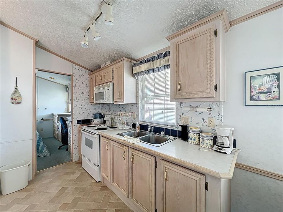 На продажу: $117,000 (1 спален, 1 ванн, 700 Квадратных фут)