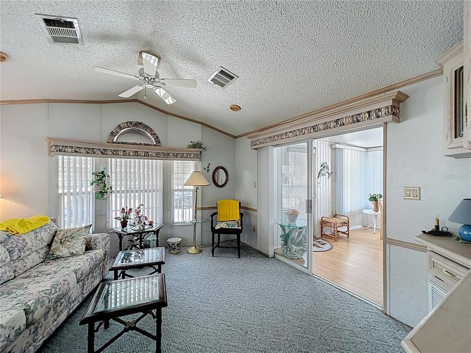 На продажу: $117,000 (1 спален, 1 ванн, 700 Квадратных фут)