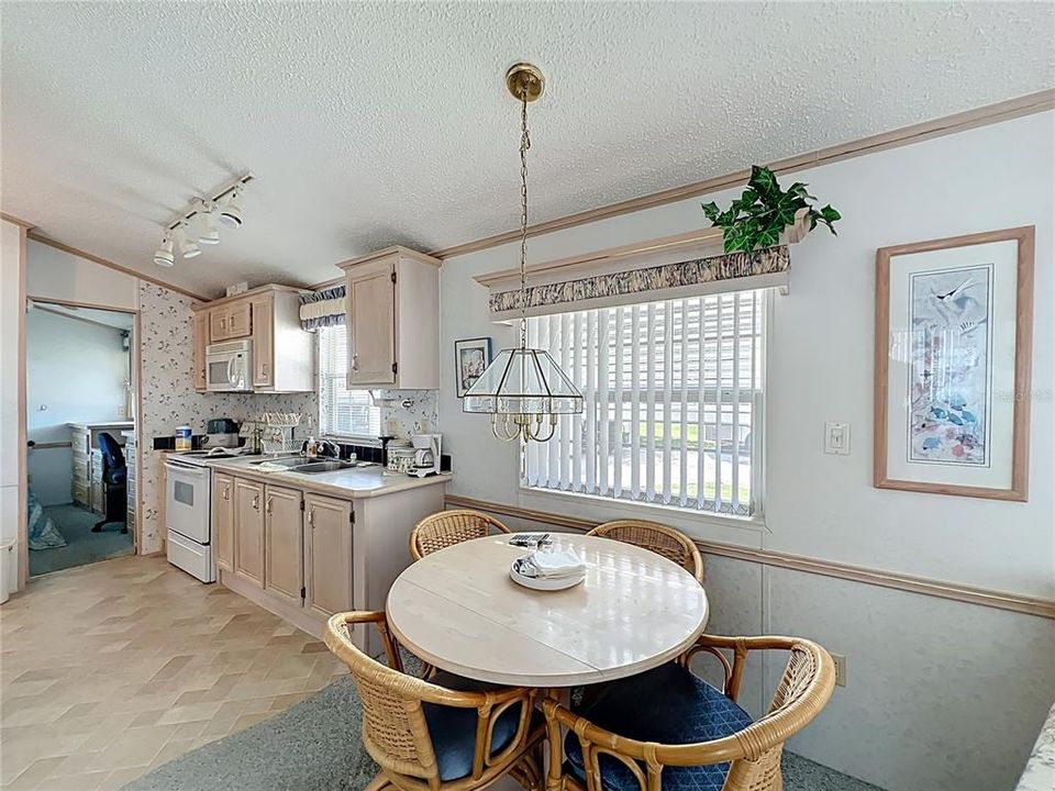 На продажу: $117,000 (1 спален, 1 ванн, 700 Квадратных фут)