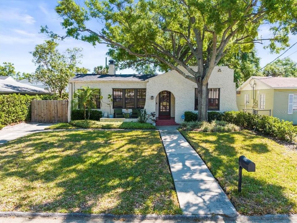 Recently Sold: $599,000 (2 beds, 1 baths, 1260 Square Feet)