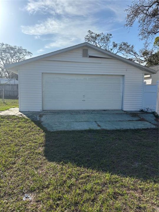 待售: $139,900 (2 贝兹, 1 浴室, 784 平方英尺)