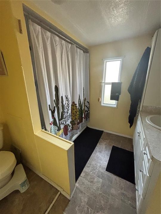 待售: $139,900 (2 贝兹, 1 浴室, 784 平方英尺)