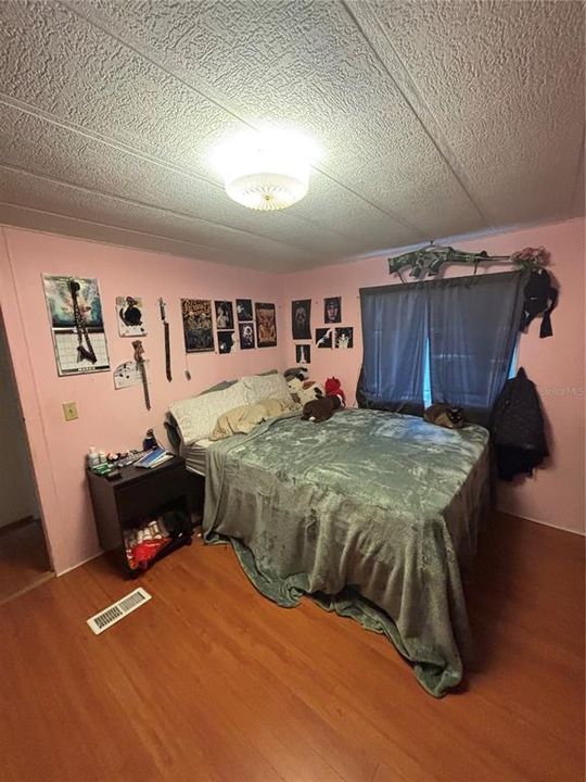 待售: $139,900 (2 贝兹, 1 浴室, 784 平方英尺)