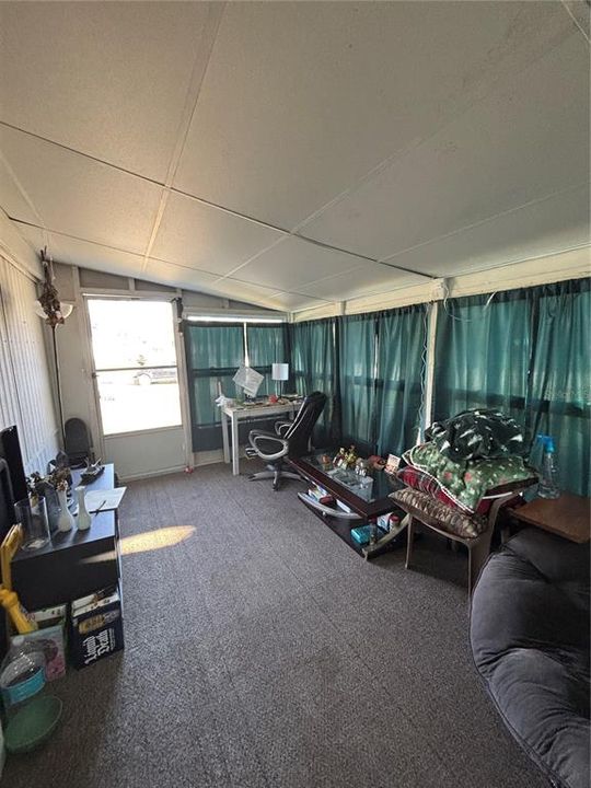 待售: $139,900 (2 贝兹, 1 浴室, 784 平方英尺)