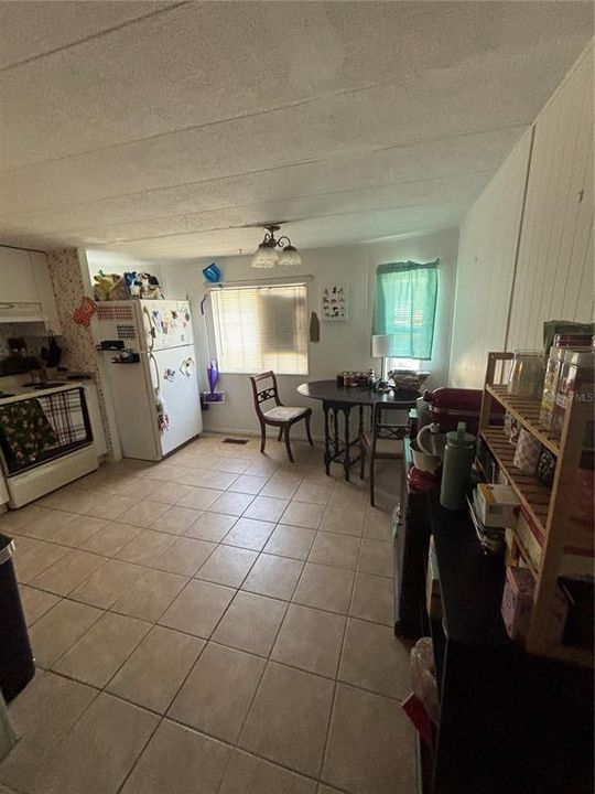 待售: $139,900 (2 贝兹, 1 浴室, 784 平方英尺)