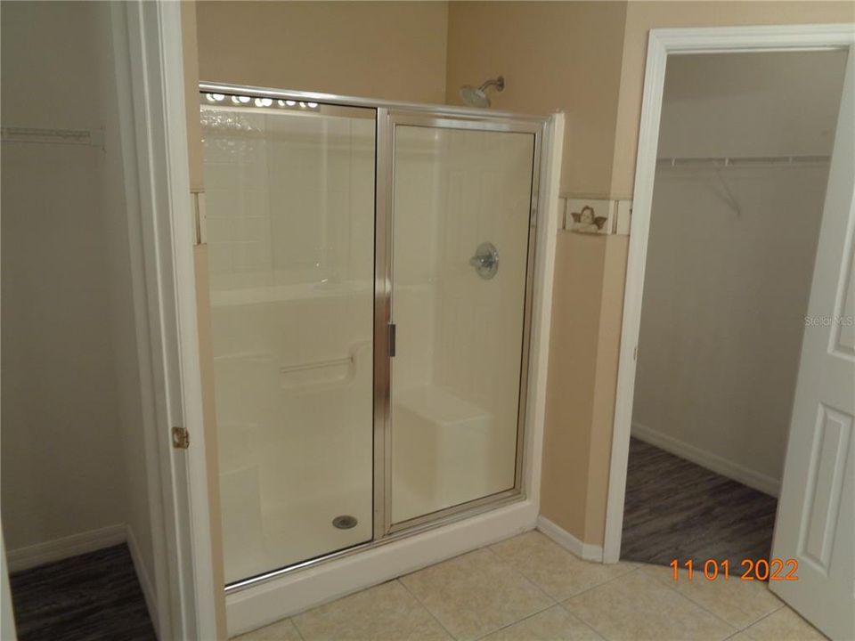 Под контрактом: $1,895 (4 спален, 2 ванн, 1970 Квадратных фут)