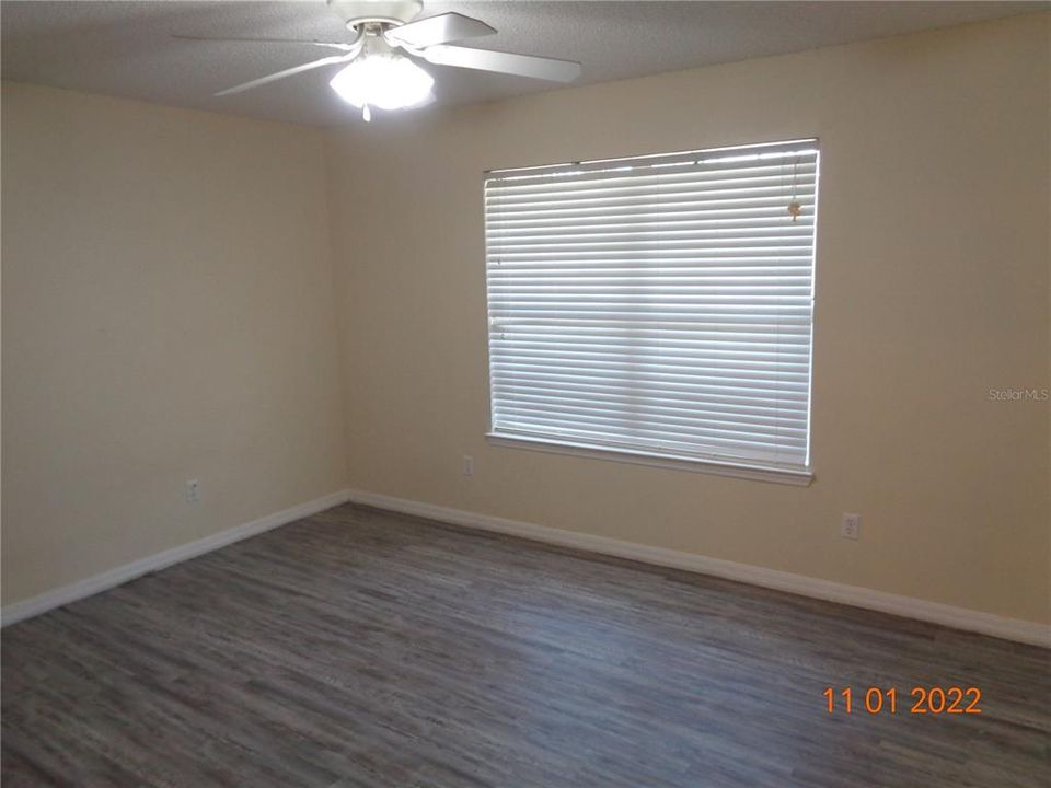 Под контрактом: $1,895 (4 спален, 2 ванн, 1970 Квадратных фут)