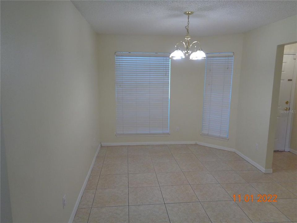 Под контрактом: $1,895 (4 спален, 2 ванн, 1970 Квадратных фут)