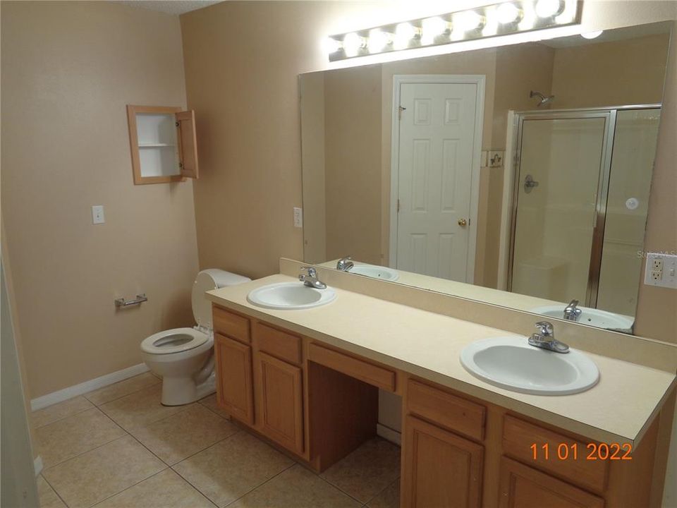 Под контрактом: $1,895 (4 спален, 2 ванн, 1970 Квадратных фут)