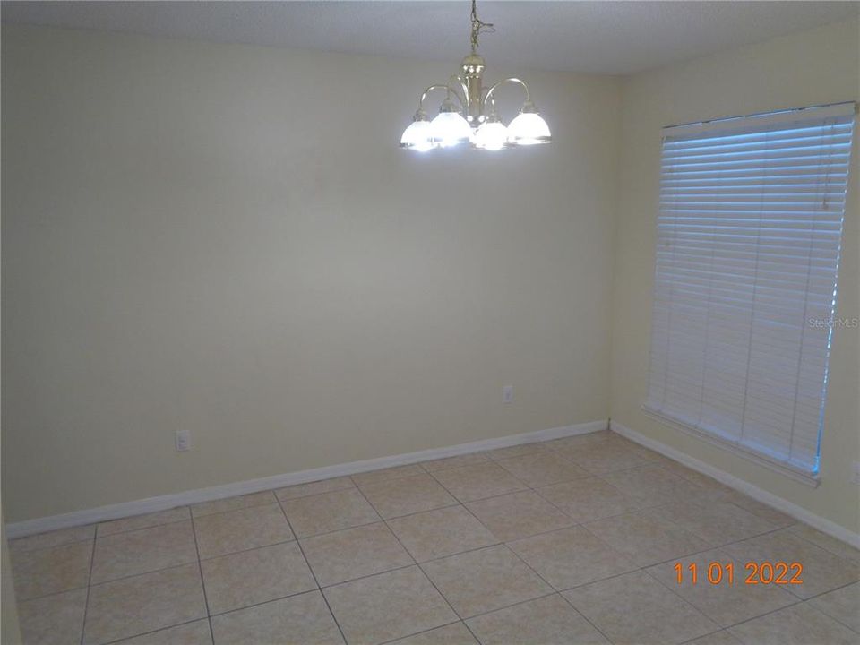 Под контрактом: $1,895 (4 спален, 2 ванн, 1970 Квадратных фут)