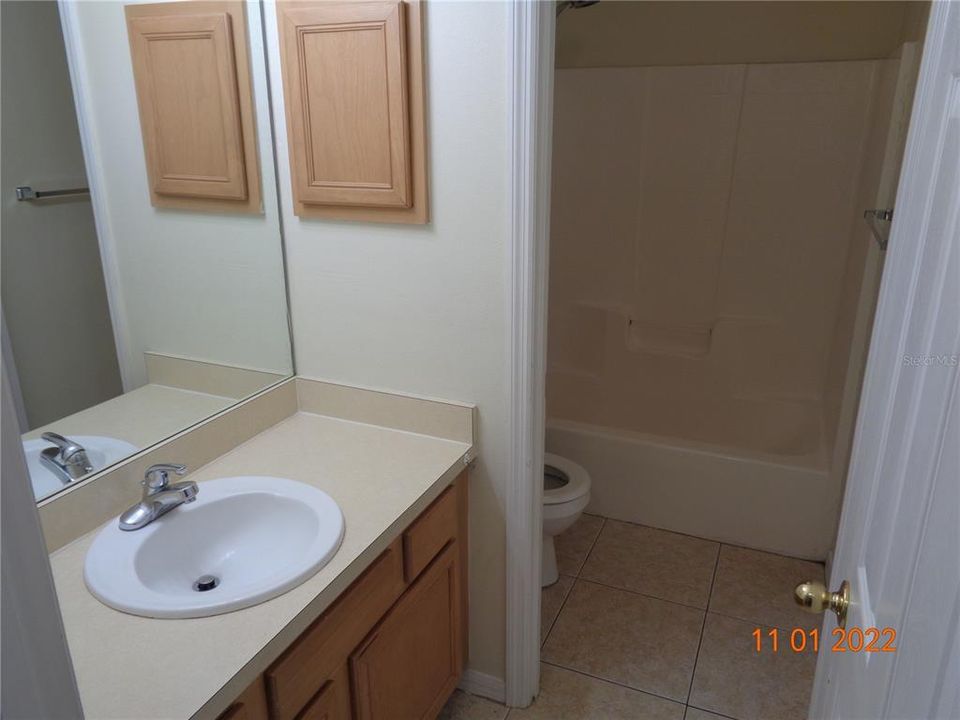 Под контрактом: $1,895 (4 спален, 2 ванн, 1970 Квадратных фут)