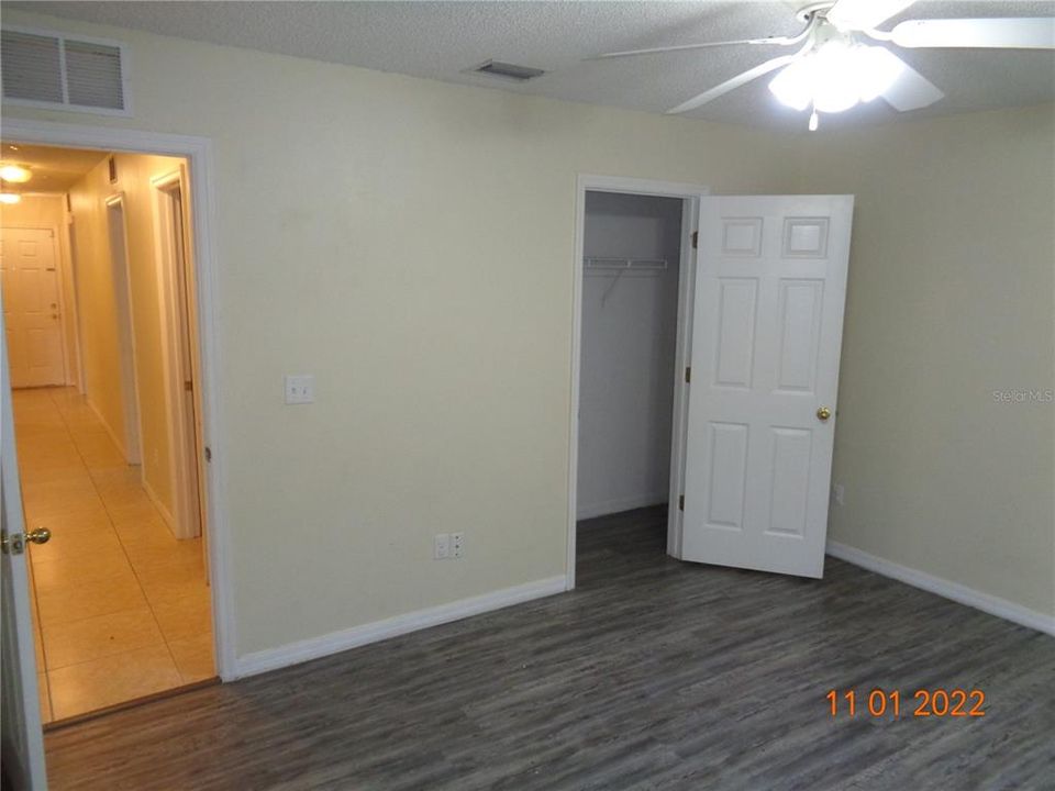 Под контрактом: $1,895 (4 спален, 2 ванн, 1970 Квадратных фут)