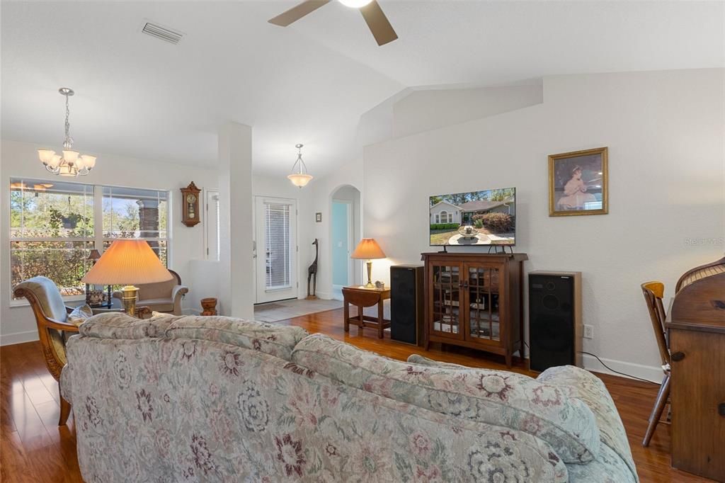 En Venta: $285,500 (3 camas, 2 baños, 1644 Pies cuadrados)