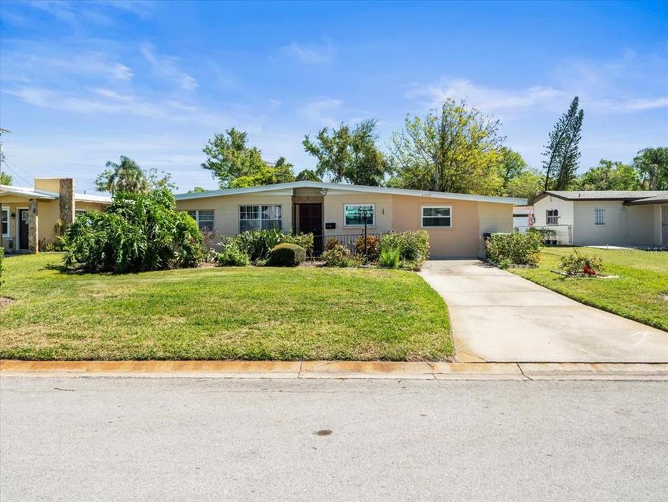 Vendido Recientemente: $375,000 (3 camas, 2 baños, 1688 Pies cuadrados)