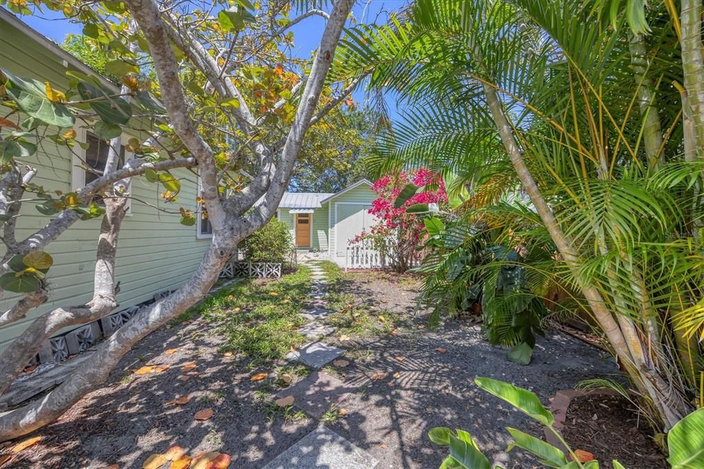 For Sale: $785,000 (3 beds, 2 baths, 1150 Square Feet)