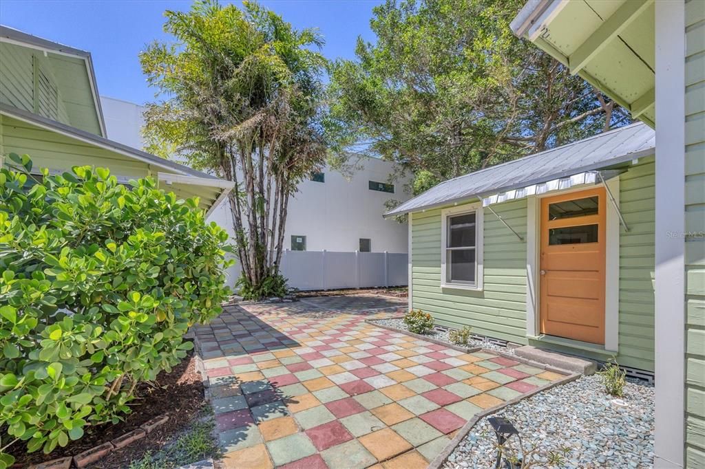 For Sale: $785,000 (3 beds, 2 baths, 1150 Square Feet)