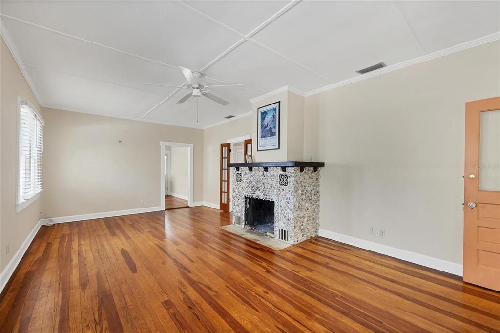 For Sale: $785,000 (3 beds, 2 baths, 1150 Square Feet)