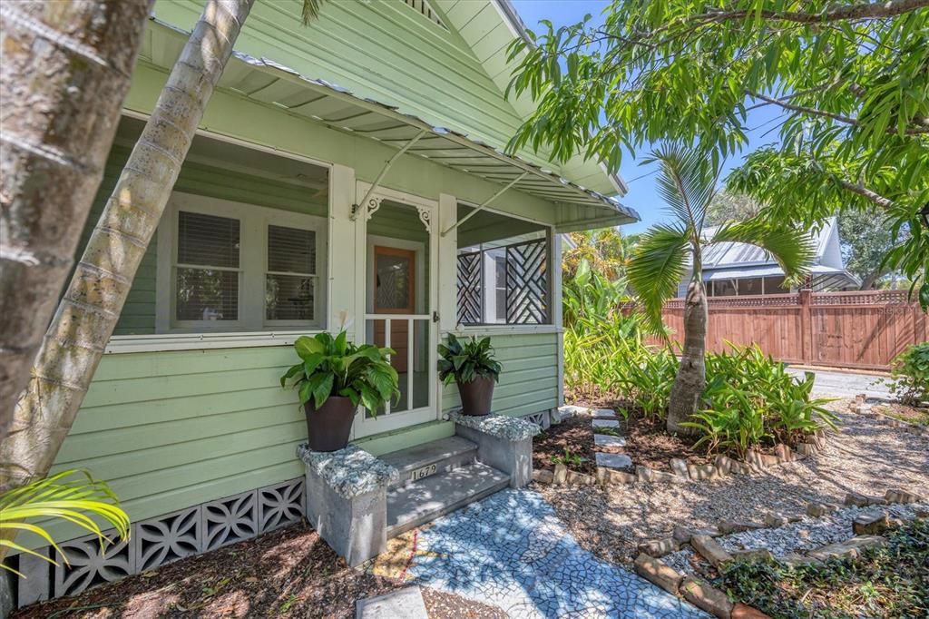 For Sale: $785,000 (3 beds, 2 baths, 1150 Square Feet)