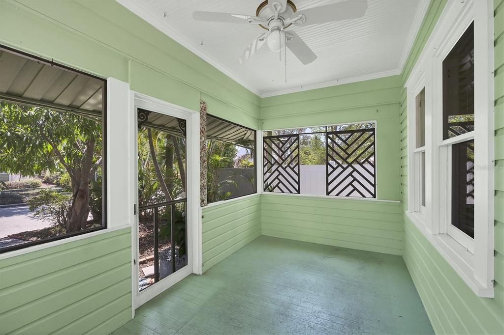 For Sale: $785,000 (3 beds, 2 baths, 1150 Square Feet)