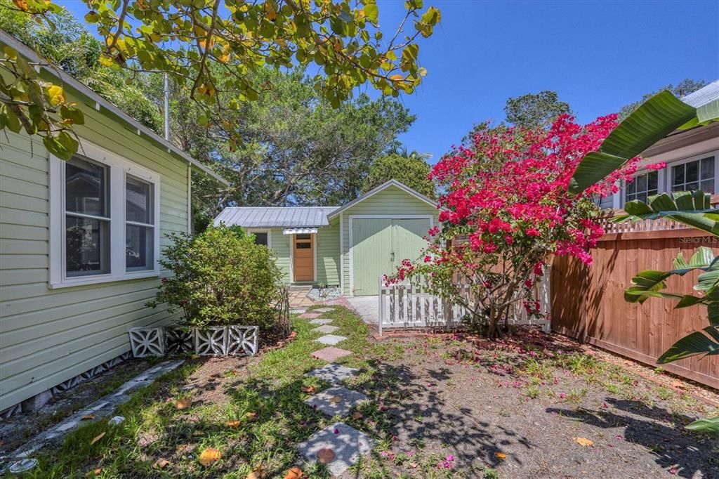 For Sale: $785,000 (3 beds, 2 baths, 1150 Square Feet)