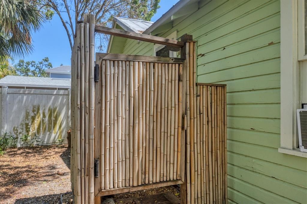 For Sale: $785,000 (3 beds, 2 baths, 1150 Square Feet)