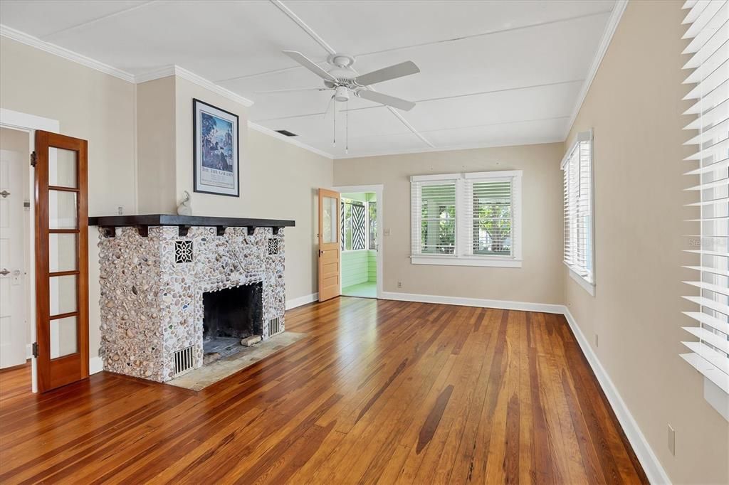 For Sale: $785,000 (3 beds, 2 baths, 1150 Square Feet)