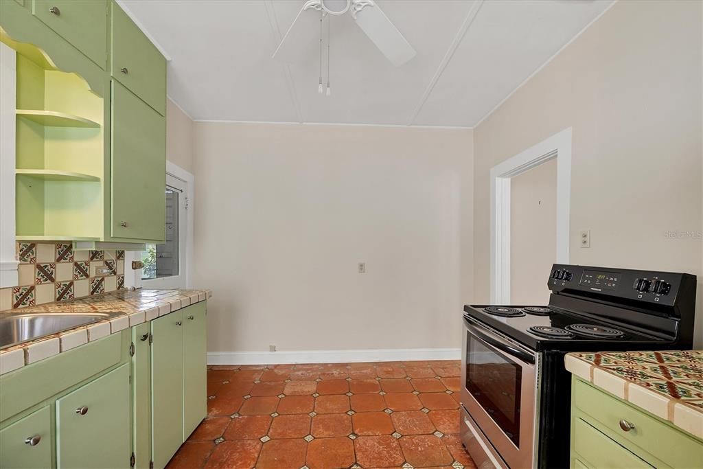 For Sale: $785,000 (3 beds, 2 baths, 1150 Square Feet)