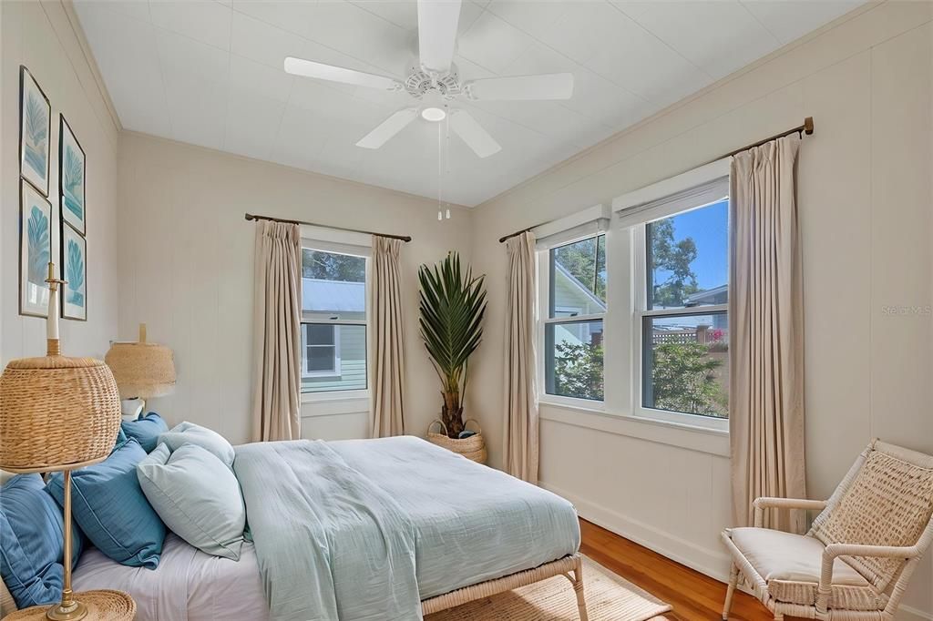 For Sale: $785,000 (3 beds, 2 baths, 1150 Square Feet)