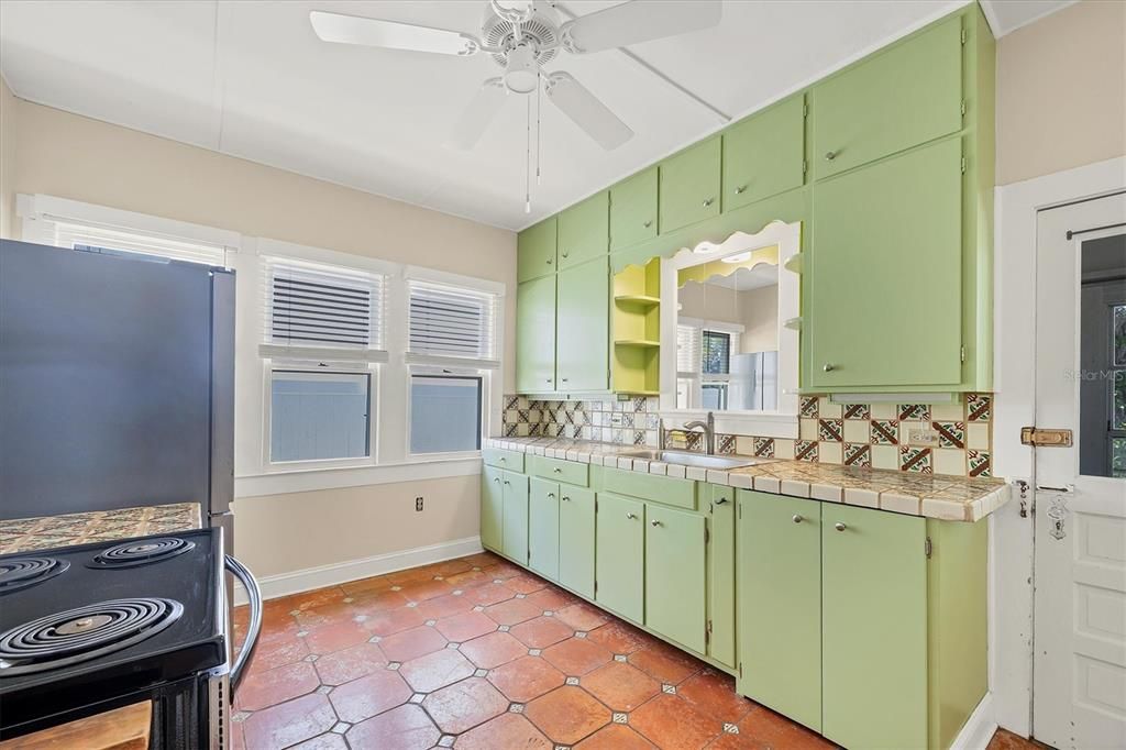 For Sale: $785,000 (3 beds, 2 baths, 1150 Square Feet)