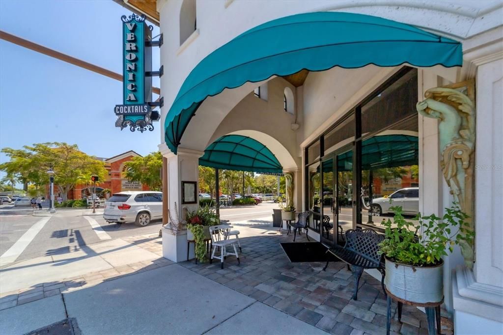 For Sale: $785,000 (3 beds, 2 baths, 1150 Square Feet)