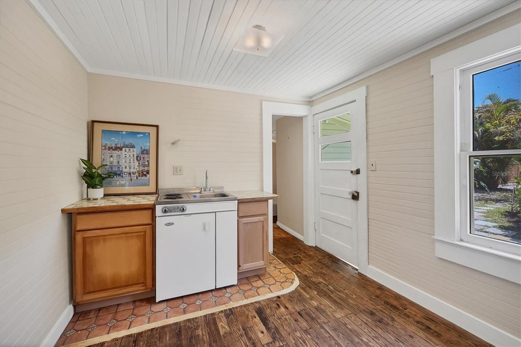 For Sale: $785,000 (3 beds, 2 baths, 1150 Square Feet)