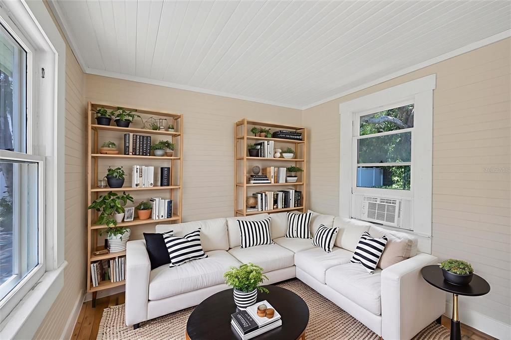 For Sale: $785,000 (3 beds, 2 baths, 1150 Square Feet)