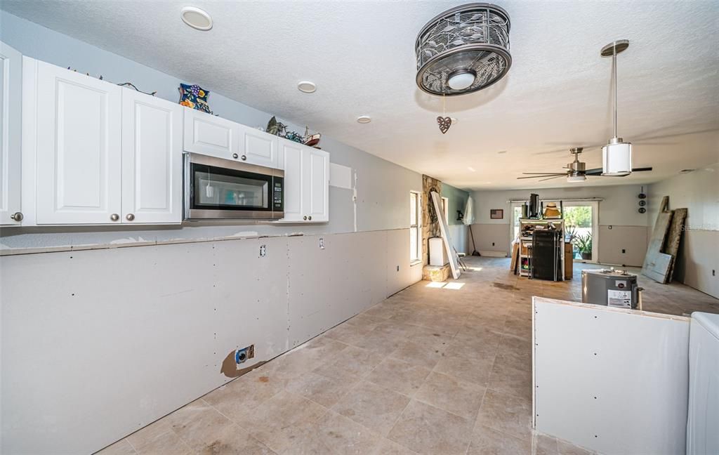 Под контрактом: $85,000 (2 спален, 2 ванн, 1320 Квадратных фут)