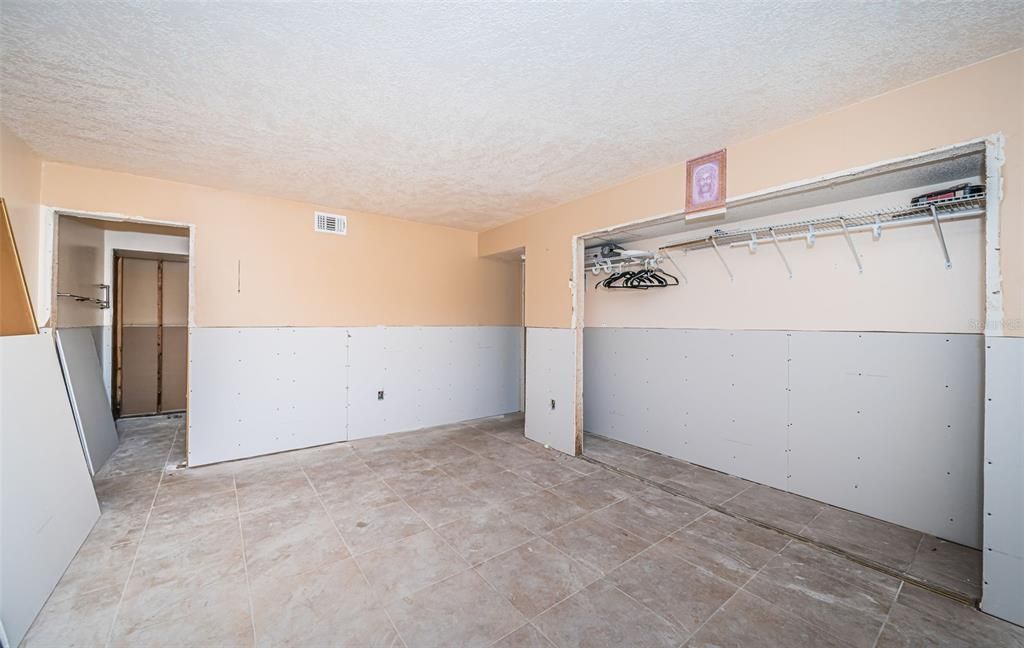 Под контрактом: $85,000 (2 спален, 2 ванн, 1320 Квадратных фут)