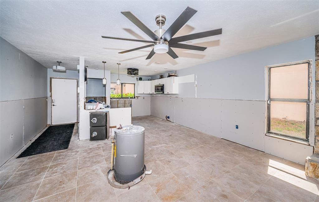 Под контрактом: $85,000 (2 спален, 2 ванн, 1320 Квадратных фут)