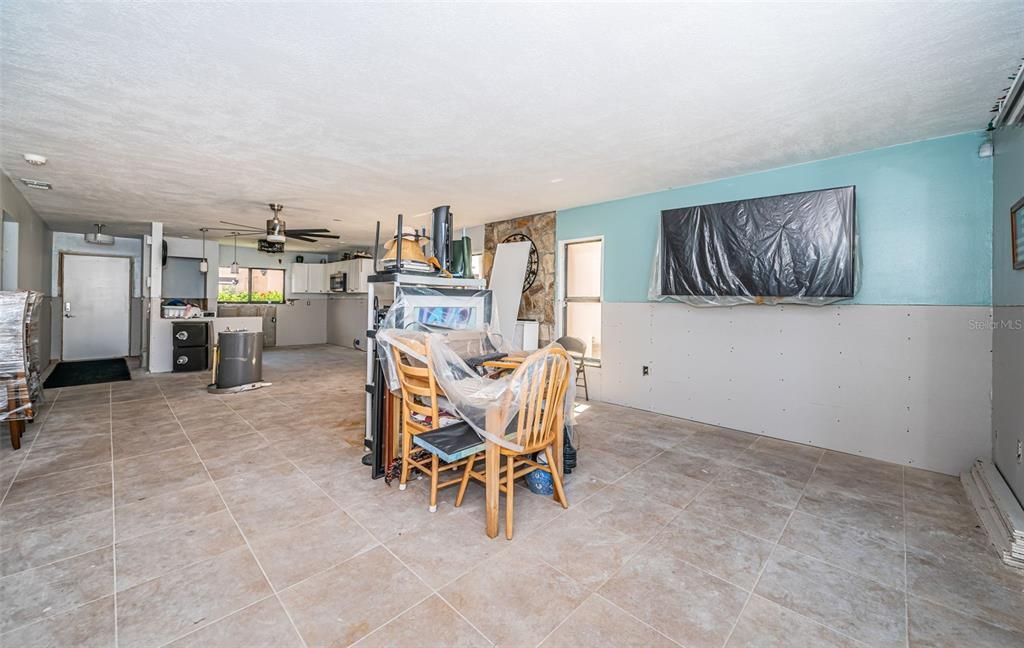 Под контрактом: $85,000 (2 спален, 2 ванн, 1320 Квадратных фут)