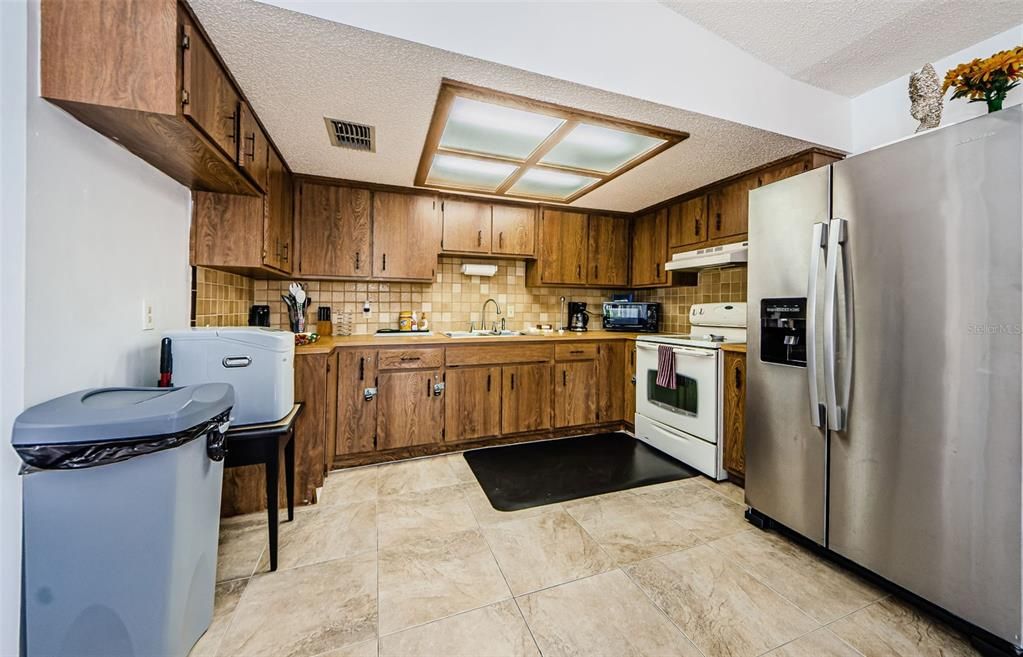 Под контрактом: $85,000 (2 спален, 2 ванн, 1320 Квадратных фут)