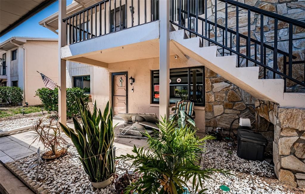 Под контрактом: $85,000 (2 спален, 2 ванн, 1320 Квадратных фут)