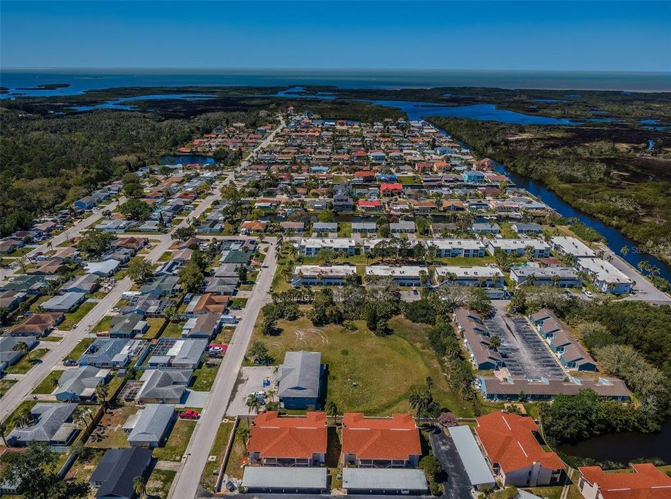 Под контрактом: $85,000 (2 спален, 2 ванн, 1320 Квадратных фут)