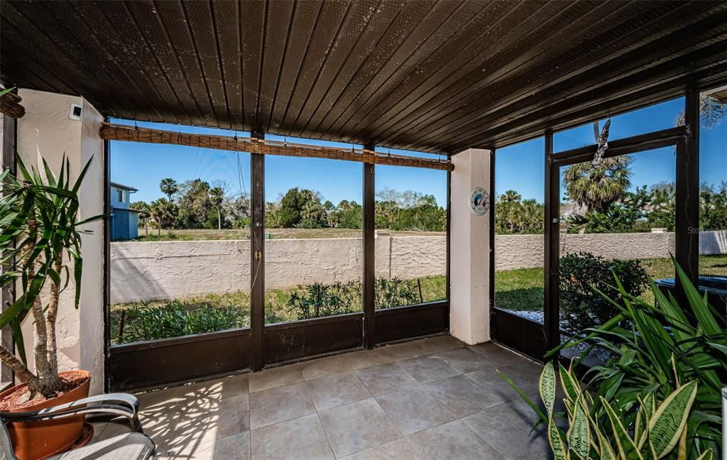 Под контрактом: $85,000 (2 спален, 2 ванн, 1320 Квадратных фут)