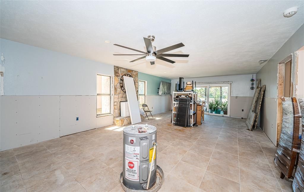 Под контрактом: $85,000 (2 спален, 2 ванн, 1320 Квадратных фут)