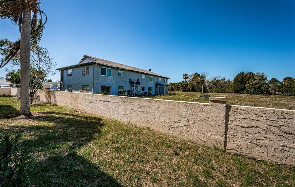 Под контрактом: $85,000 (2 спален, 2 ванн, 1320 Квадратных фут)