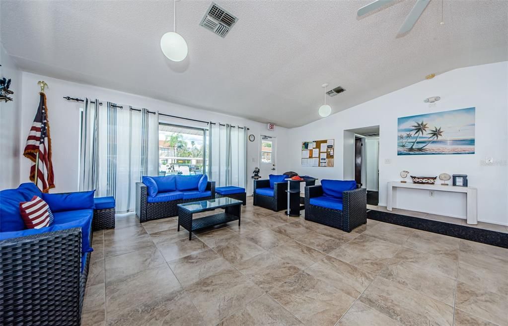 Под контрактом: $85,000 (2 спален, 2 ванн, 1320 Квадратных фут)