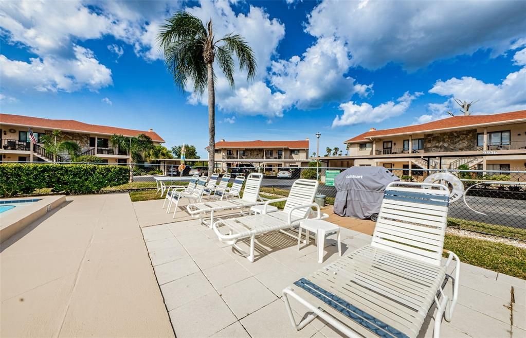 Под контрактом: $85,000 (2 спален, 2 ванн, 1320 Квадратных фут)