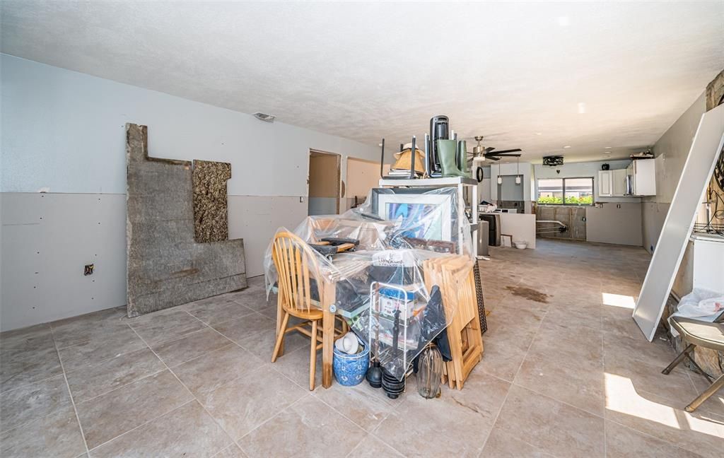 Под контрактом: $85,000 (2 спален, 2 ванн, 1320 Квадратных фут)