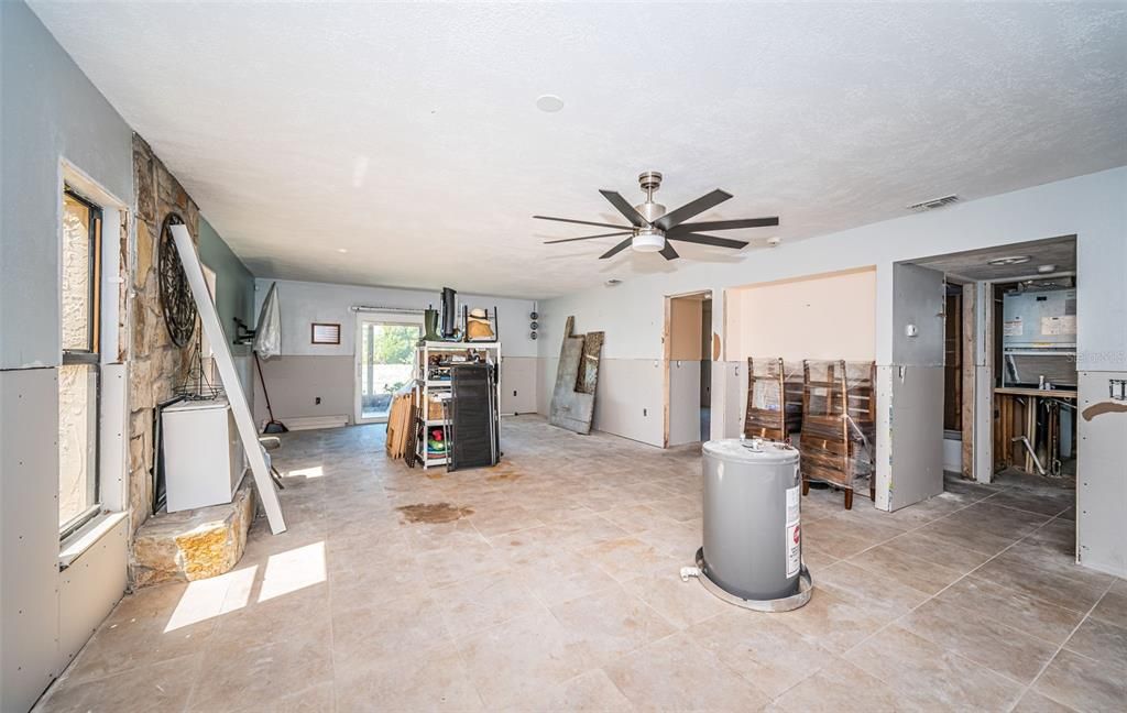 Под контрактом: $85,000 (2 спален, 2 ванн, 1320 Квадратных фут)