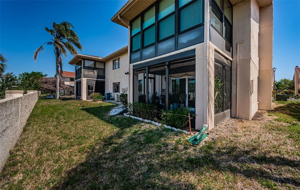 Под контрактом: $85,000 (2 спален, 2 ванн, 1320 Квадратных фут)